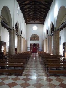 Cattedrale di Santo Stefano Protomartire - navata centrale - vista dal presbiterio